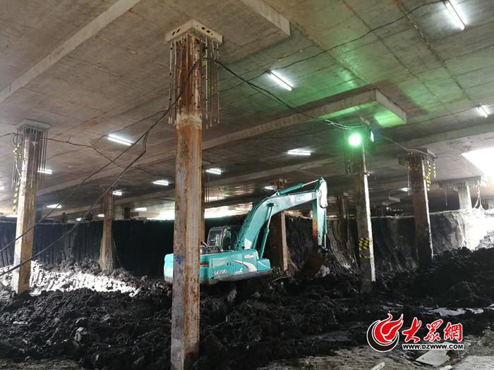 地下躍層開挖現(xiàn)場(chǎng) 地下躍層開挖現(xiàn)場(chǎng)